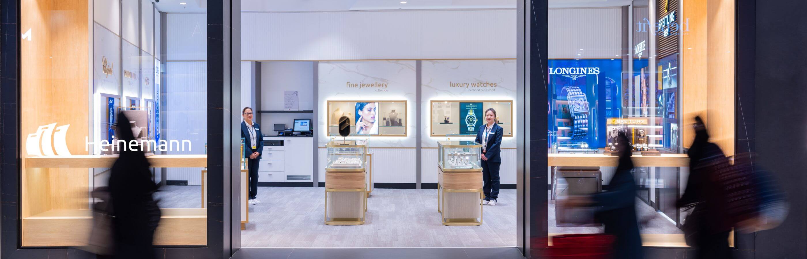 auckland airport duty free tobacco prices shop at the hi-res stock photography and images - Page 28 Lagardre TR sheds light on